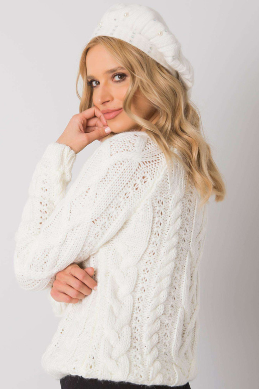 Ecru sieviešu cepure ar aplikāciju