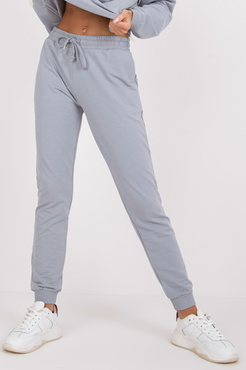 Pelēkas treniņbikses pamata... 2