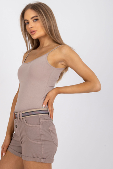 Tumši bēši ikdienas šorti...