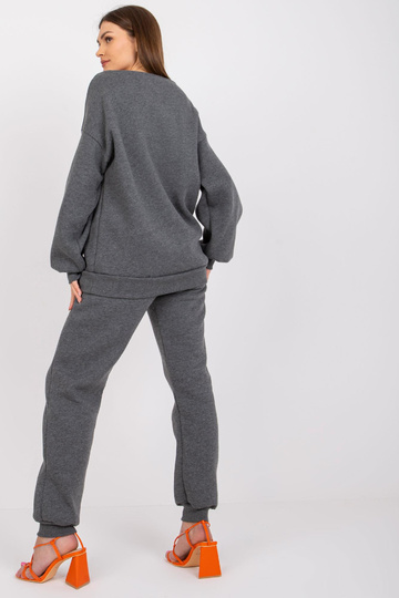 Tumši pelēks melanžs...