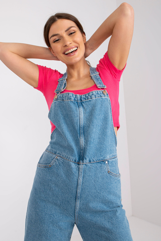 Gaiši zils džinsu kombinezons...