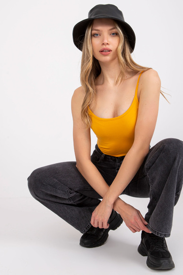 Spilgti oranža top pamata...