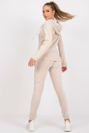 Gaiši bēšs velūra komplekts... 2