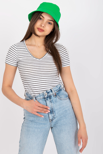 Balta un melna svītraina...