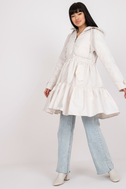 Gaiši bēša dūnu ziemas jaka ar flounces