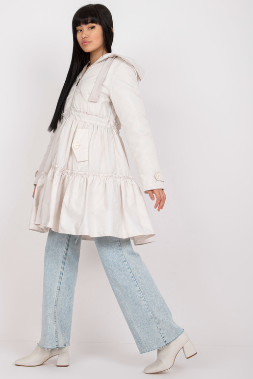 Gaiši bēša dūnu ziemas jaka ar flounces