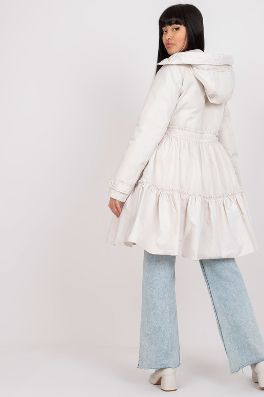 Gaiši bēša dūnu ziemas jaka ar flounces