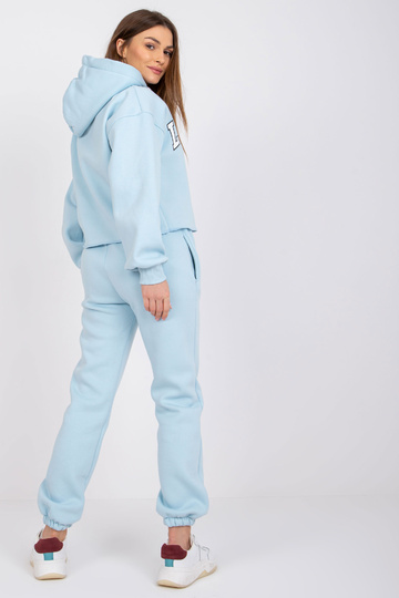 Gaiši zils treniņtērpa...