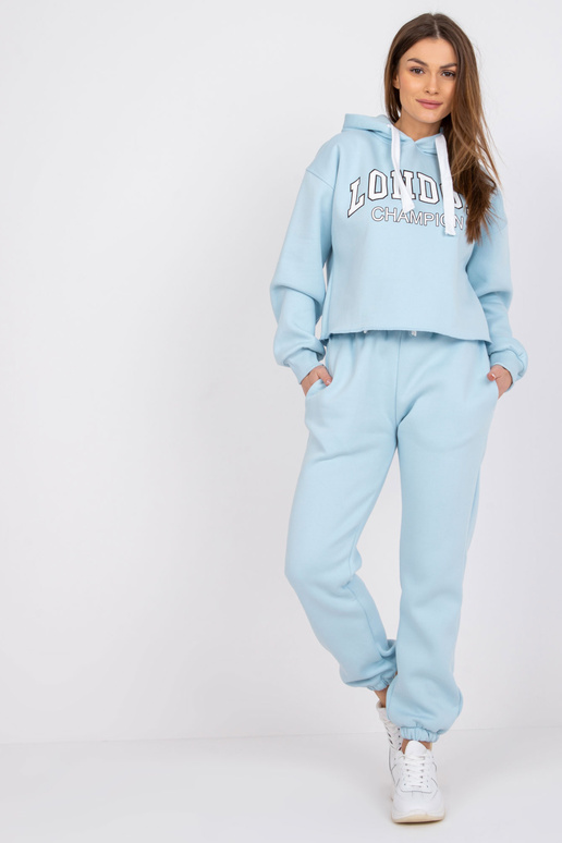 Gaiši zils treniņtērpa komplekts ar...