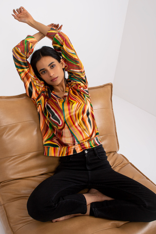 Dzeltena blūze ar V veida izgriezumu...