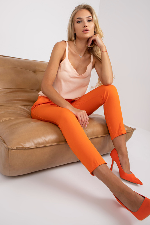 Aprikožu brīvs tops uz lencēm