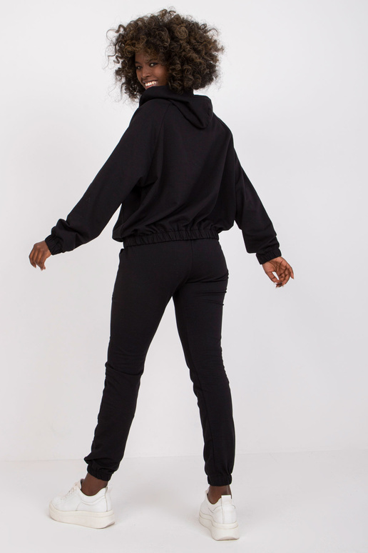 Melns kokvilnas treniņtērpu komplekts...