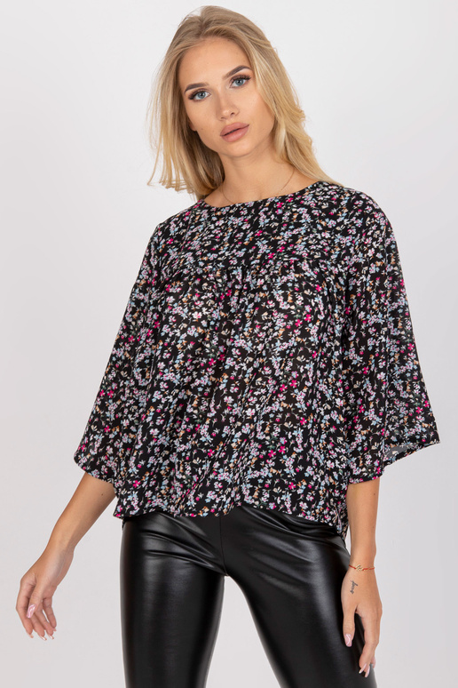Melna brīva blūze ar ziedu apdruku... Melna brīva blūze ar ziedu apdruku...