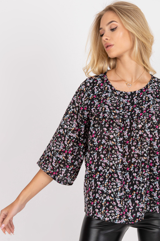 Melna brīva blūze ar ziedu apdruku... Melna brīva blūze ar ziedu apdruku...
