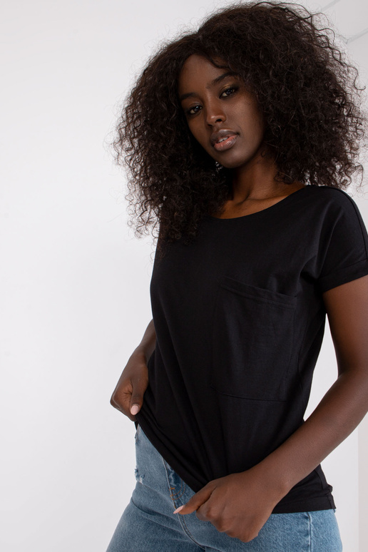 Melns kokvilnas t-krekls ar kabatu...