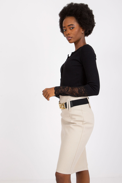 Melna rievota blūze ar mežģīnēm... Melna rievota blūze ar mežģīnēm...