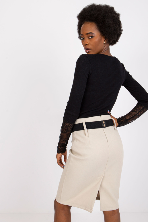 Melna rievota blūze ar mežģīnēm... Melna rievota blūze ar mežģīnēm...