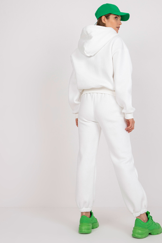 Balts pamata sporta kreklu komplekts...