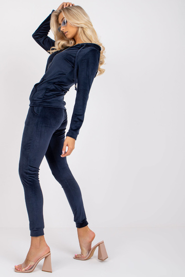 Tumši zils velūra komplekts...