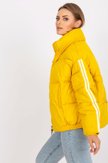 Dzeltena stepēta ziemas jaka