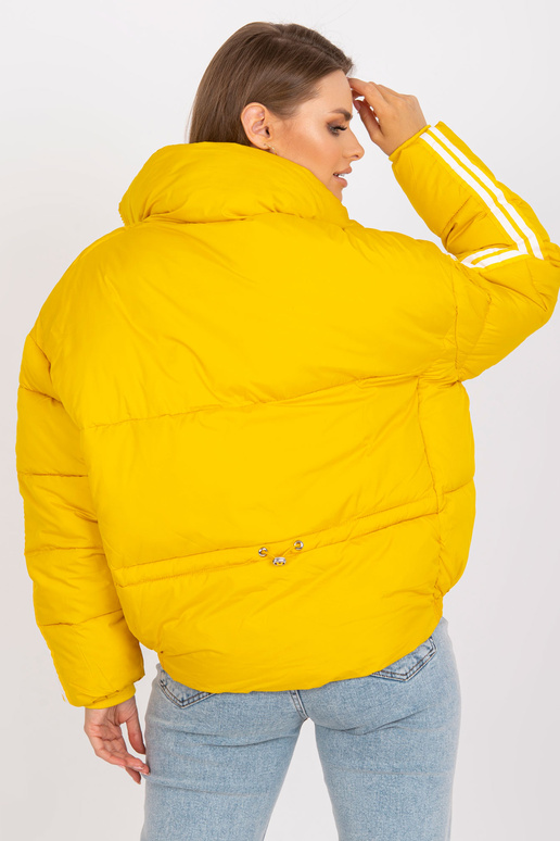 Dzeltena stepēta ziemas jaka