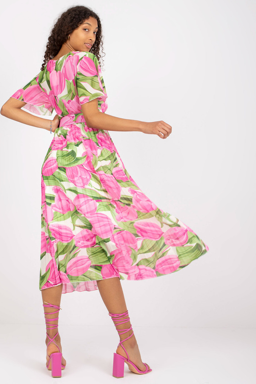 Rozā, zaļa, kroku viena izmēra kleita...