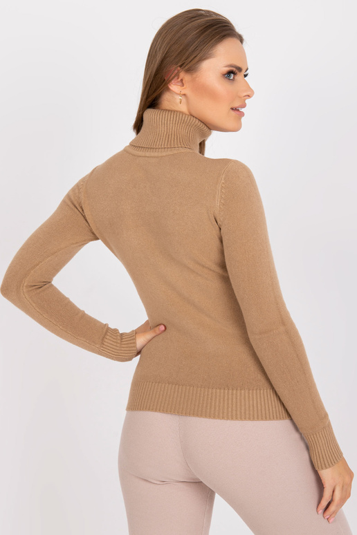 Bēšs pieguļošs džemperis ar apkakli