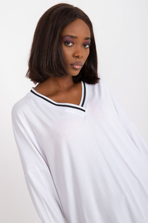 Balta ikdienas ikdienas blūze