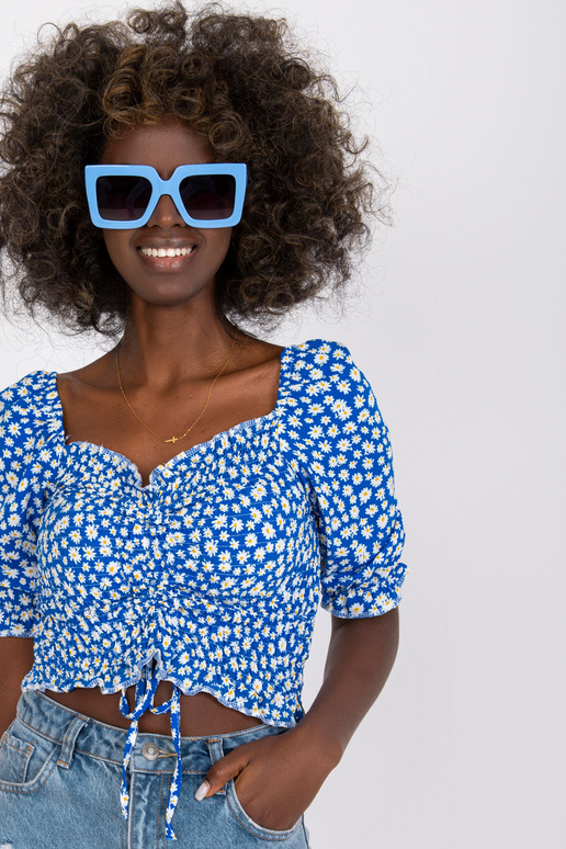 Zilas viskozes īsā blūze ar apdruku...