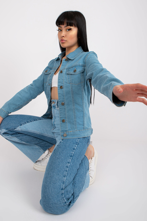 Gaiši zila klasiska džinsa jaka RUE... Gaiši zila klasiska džinsa jaka RUE...