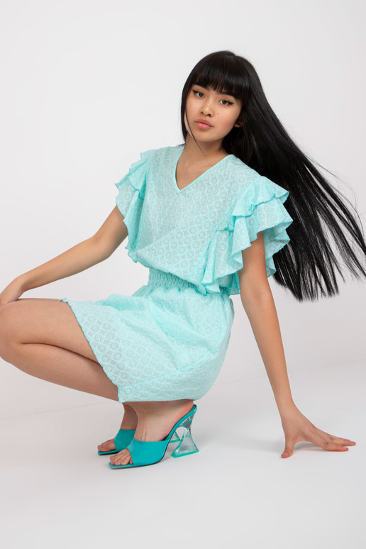 Mint ikdienas mini kleita ar volāniem...