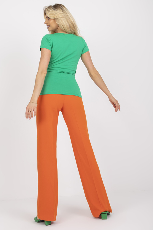 Zaļš pamata t-krekls ar nekārtīgu RUE... Zaļš pamata t-krekls ar nekārtīgu RUE...