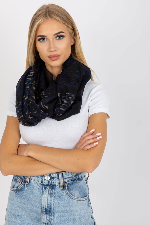 Melns un zils stropes skurstenis...