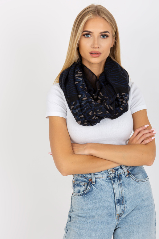 Melns un zils stropes skurstenis...