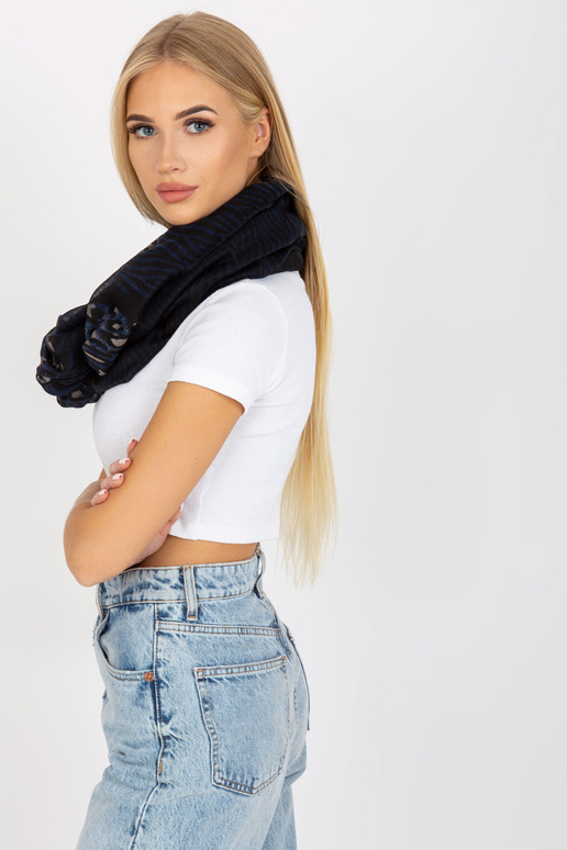 Melns un zils stropes skurstenis...