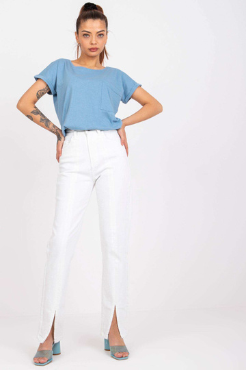 Gaiši zils t-krekls...