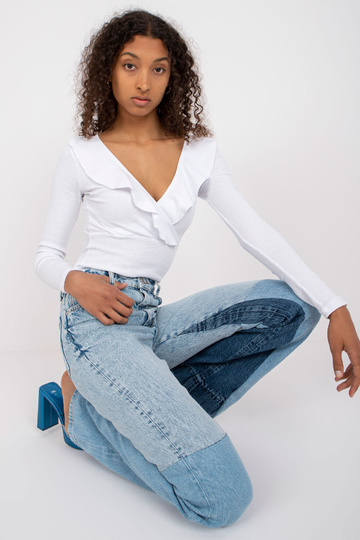 Balta rievota pamata blūze...