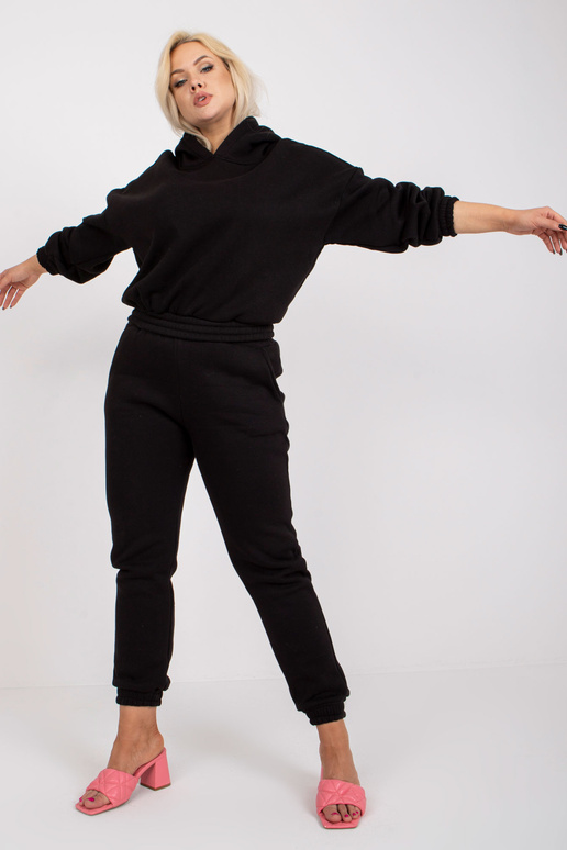 Melns plus izmēra sporta kreklu...