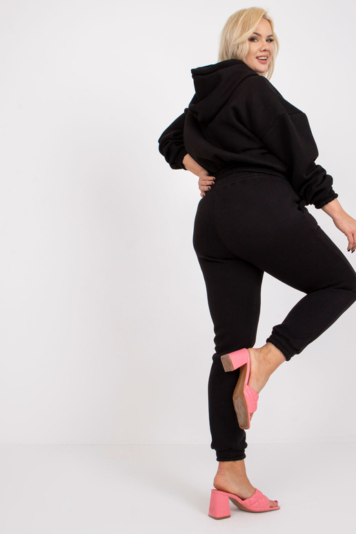 Melns plus izmēra sporta kreklu...