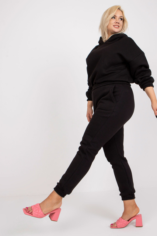 Melns plus izmēra sporta kreklu...