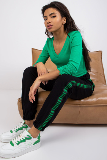 Zaļi svītraina blūze...