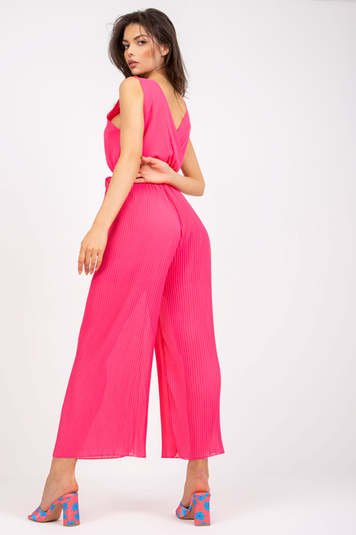 Rozā kombinezons ar garām kroku...