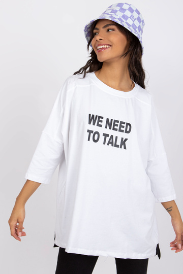 Balta blūze ar uzrakstiem...