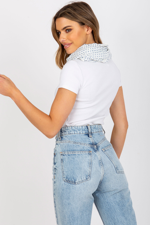 Balts sieviešu skurstenis punktos