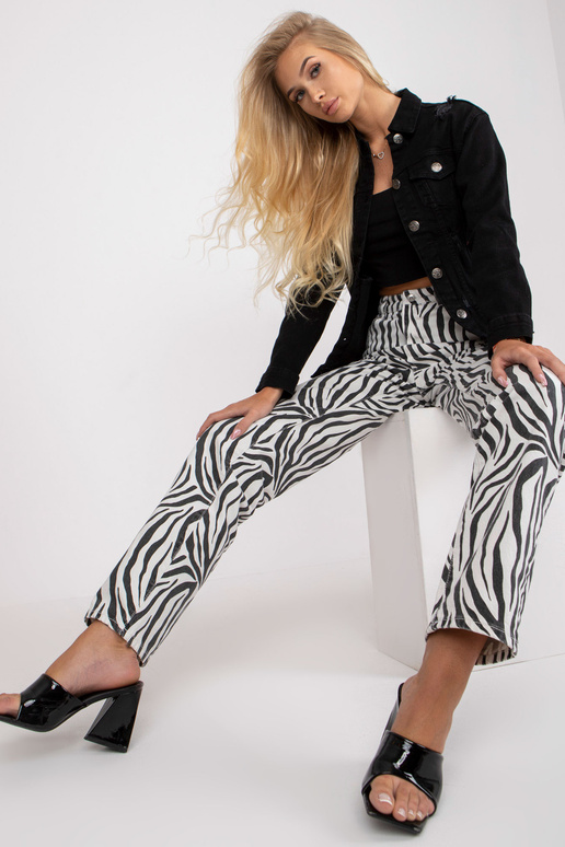 Sieviešu melna džinsa jaka ar garām... Sieviešu melna džinsa jaka ar garām...