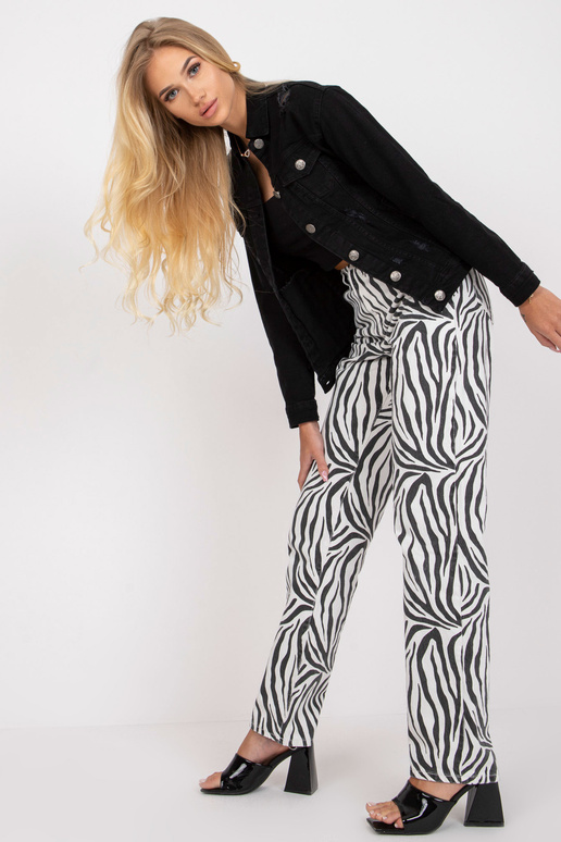 Sieviešu melna džinsa jaka ar garām... Sieviešu melna džinsa jaka ar garām...