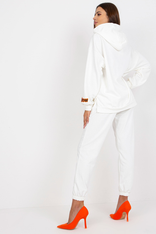 Balts sporta tērpa komplekts ar...