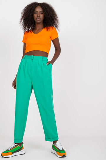 Zaļas sieviešu auduma...