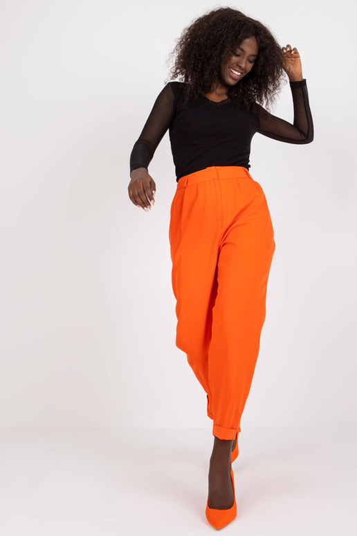 Oranžas bikses ar taisnu kāju audumu...