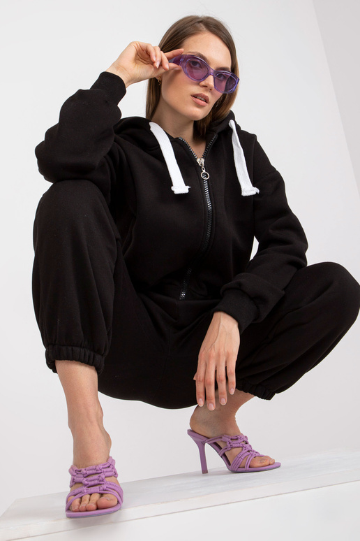 Melns pamata sporta kreklu komplekts...